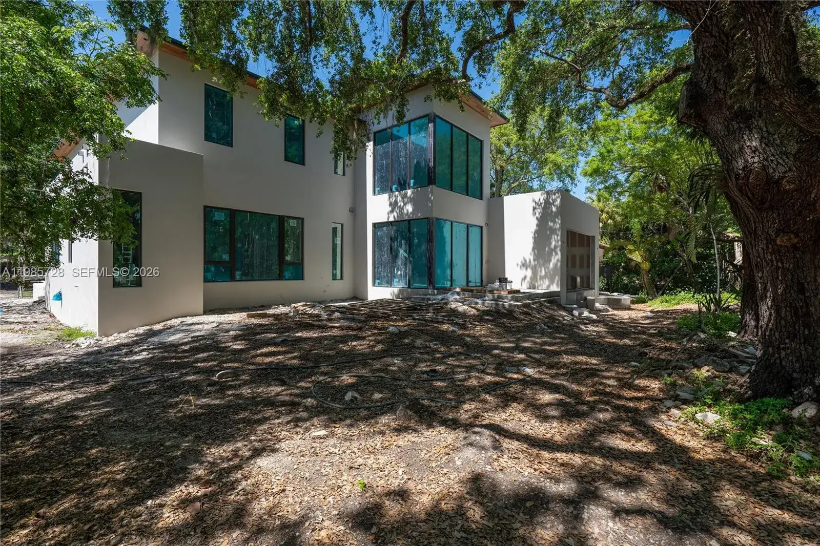 18770 NE 22nd Ave, Miami FL 33180 photo 2