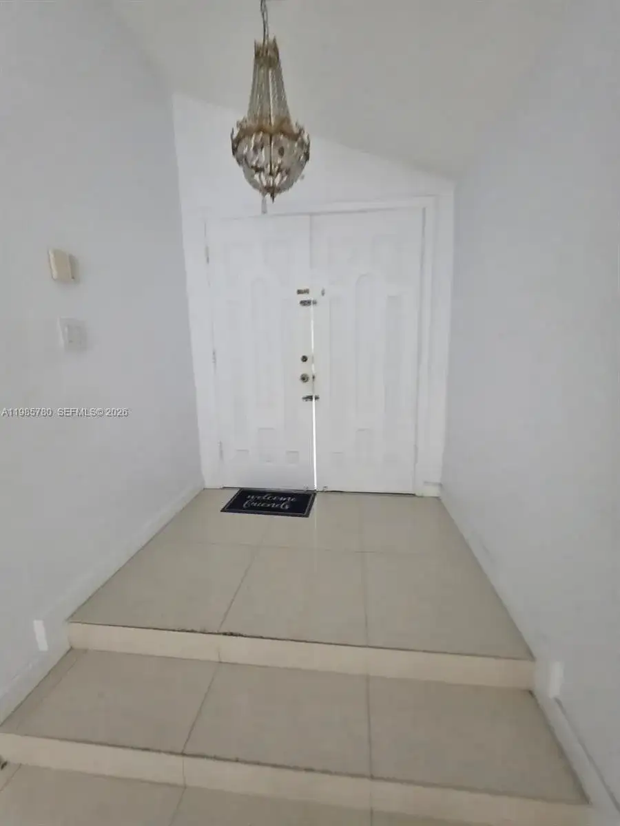 710 SW 99th Ct Cir, Miami FL 33174 photo 2
