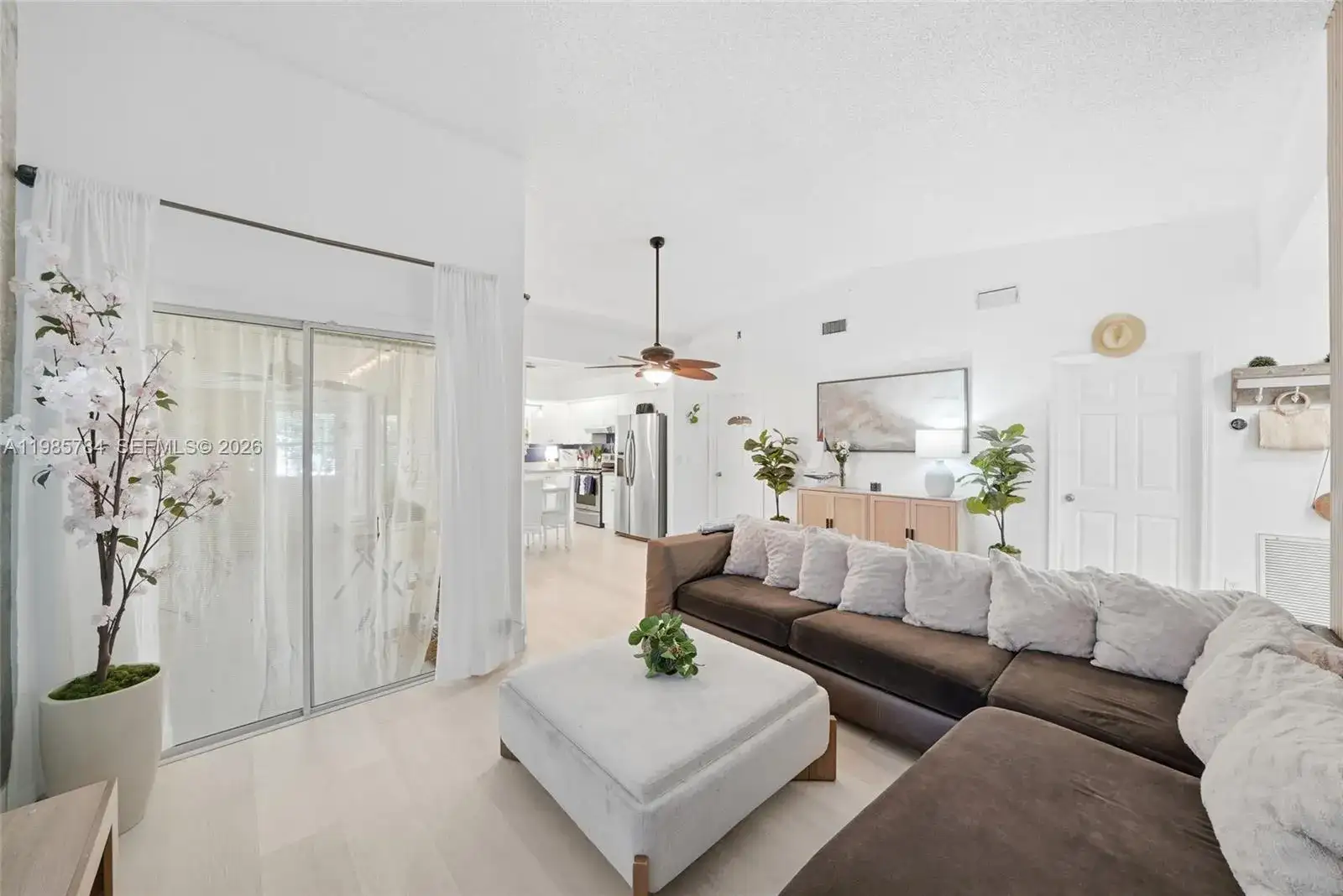 677 SE 22nd Dr, Homestead FL 33033 photo 5