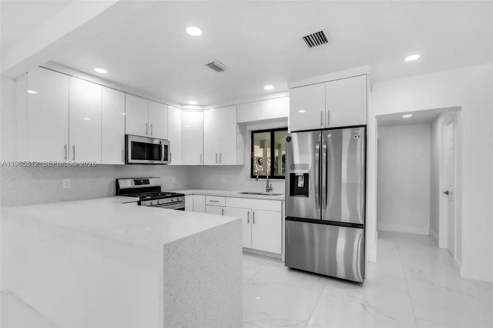 1010 NE 140th St, North Miami FL 33161 photo 5