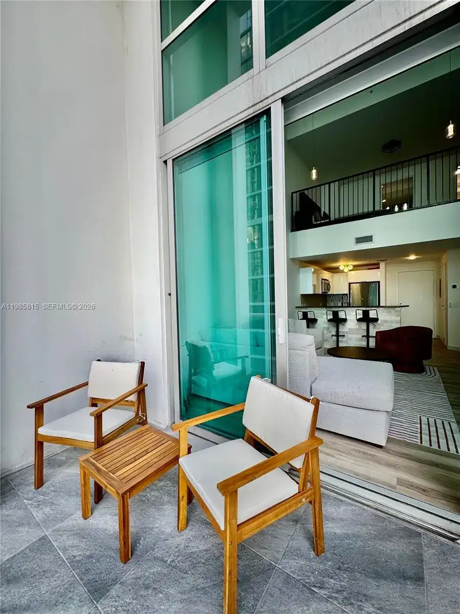 300 S Biscayne Blvd # 1210, Miami FL 33131 photo 4