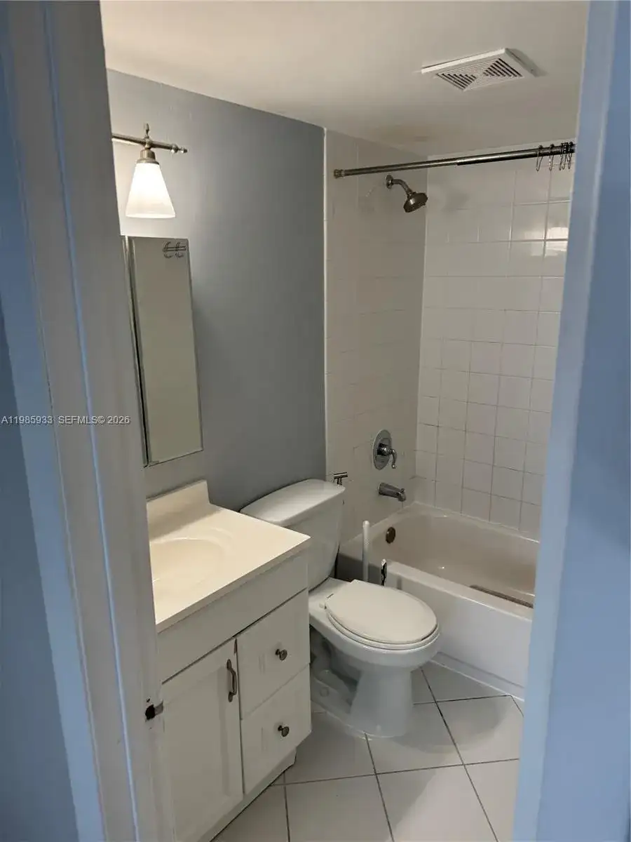 8075 NW 7th St # 403, Miami FL 33126 photo 2