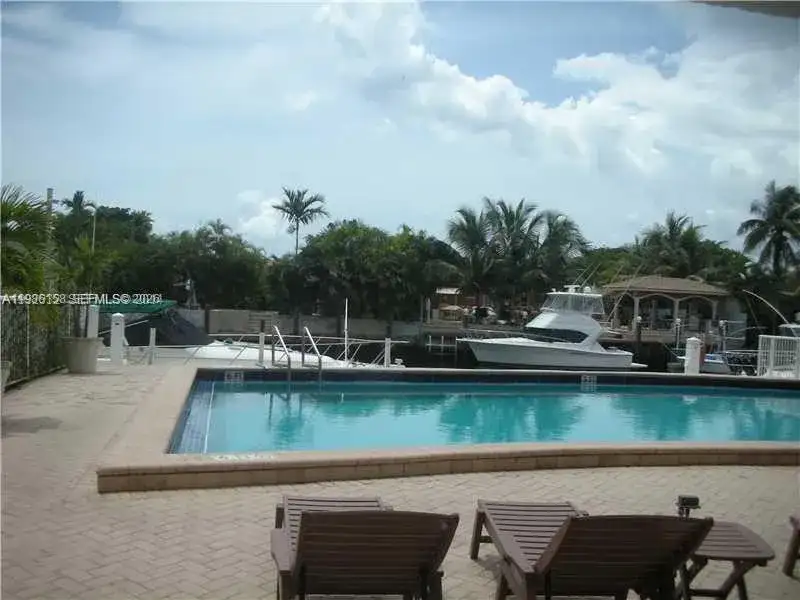 2000 NE 135th St # 1002, North Miami FL 33181 photo 2