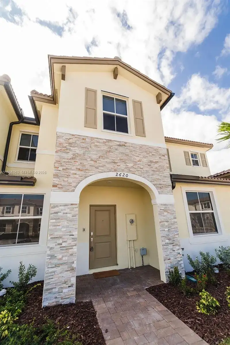 2620 SE 28th Dr, Homestead FL 33035 photo 2