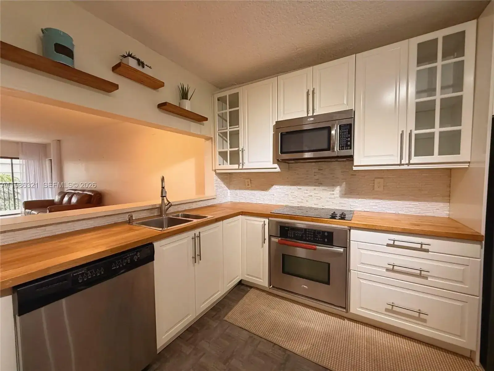 511 Ives Dairy Rd # 6, Miami FL 33179 photo 4