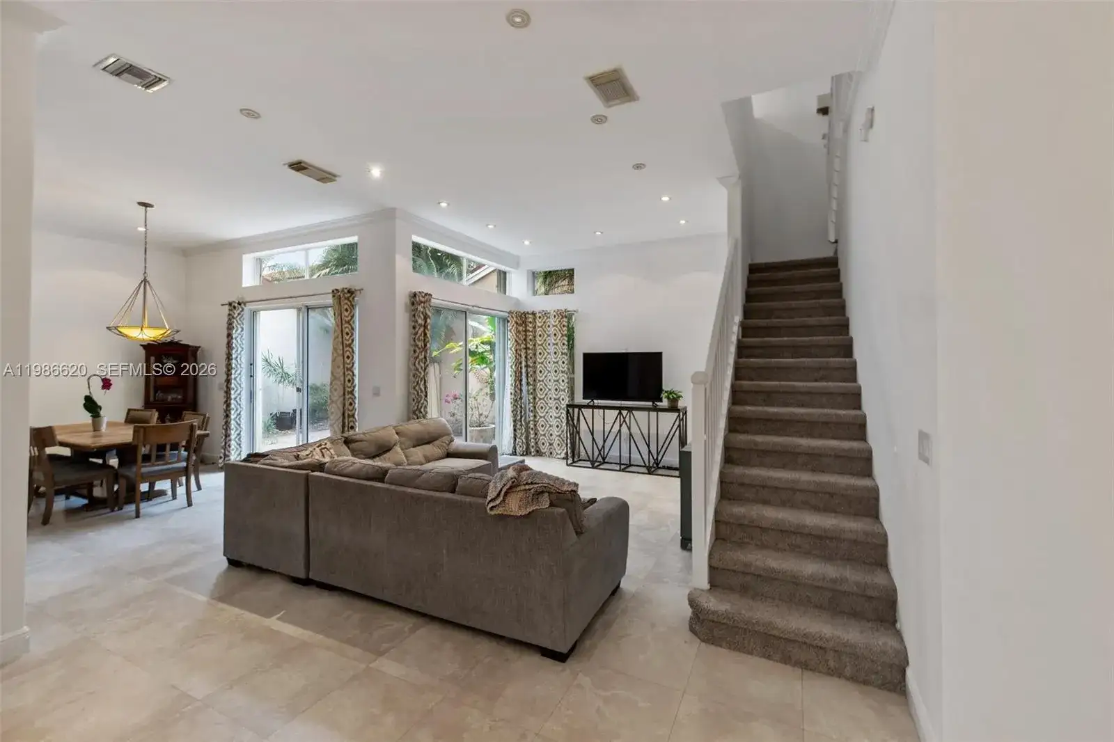 1104 Redwood St, Hollywood FL 33019 photo 5