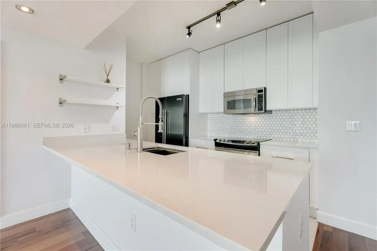 951 Brickell Ave # 3607, Miami FL 33131 photo 2