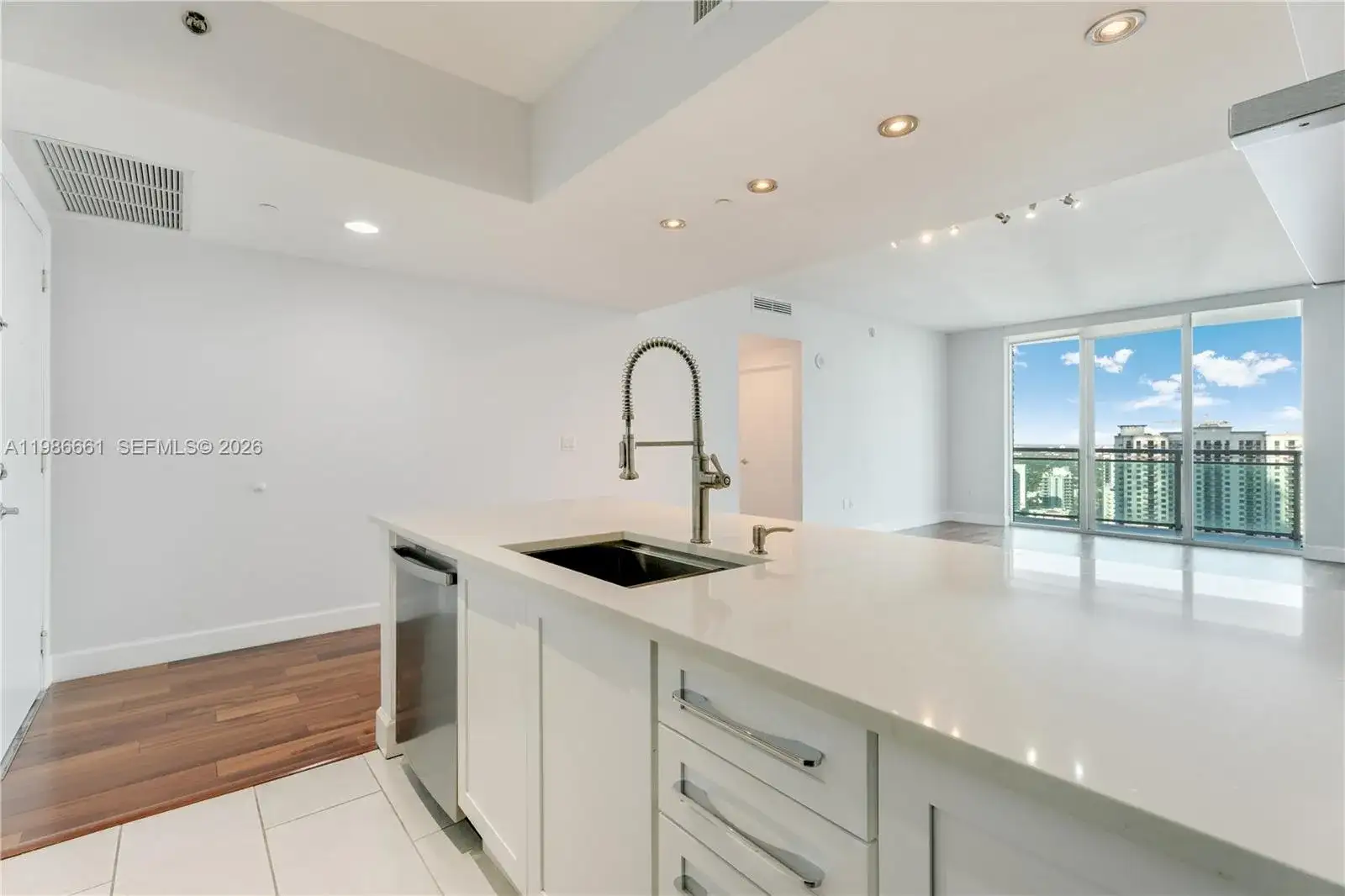 951 Brickell Ave # 3607, Miami FL 33131 photo 4