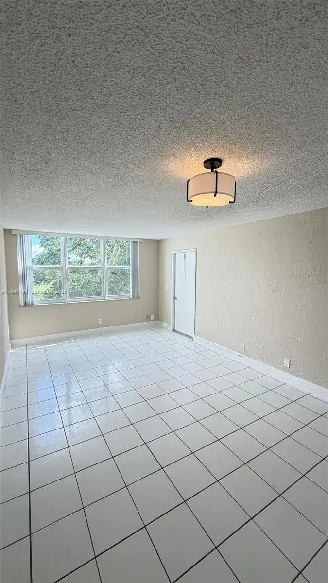 9461 Evergreen Pl # 305, Davie FL 33324 photo 2