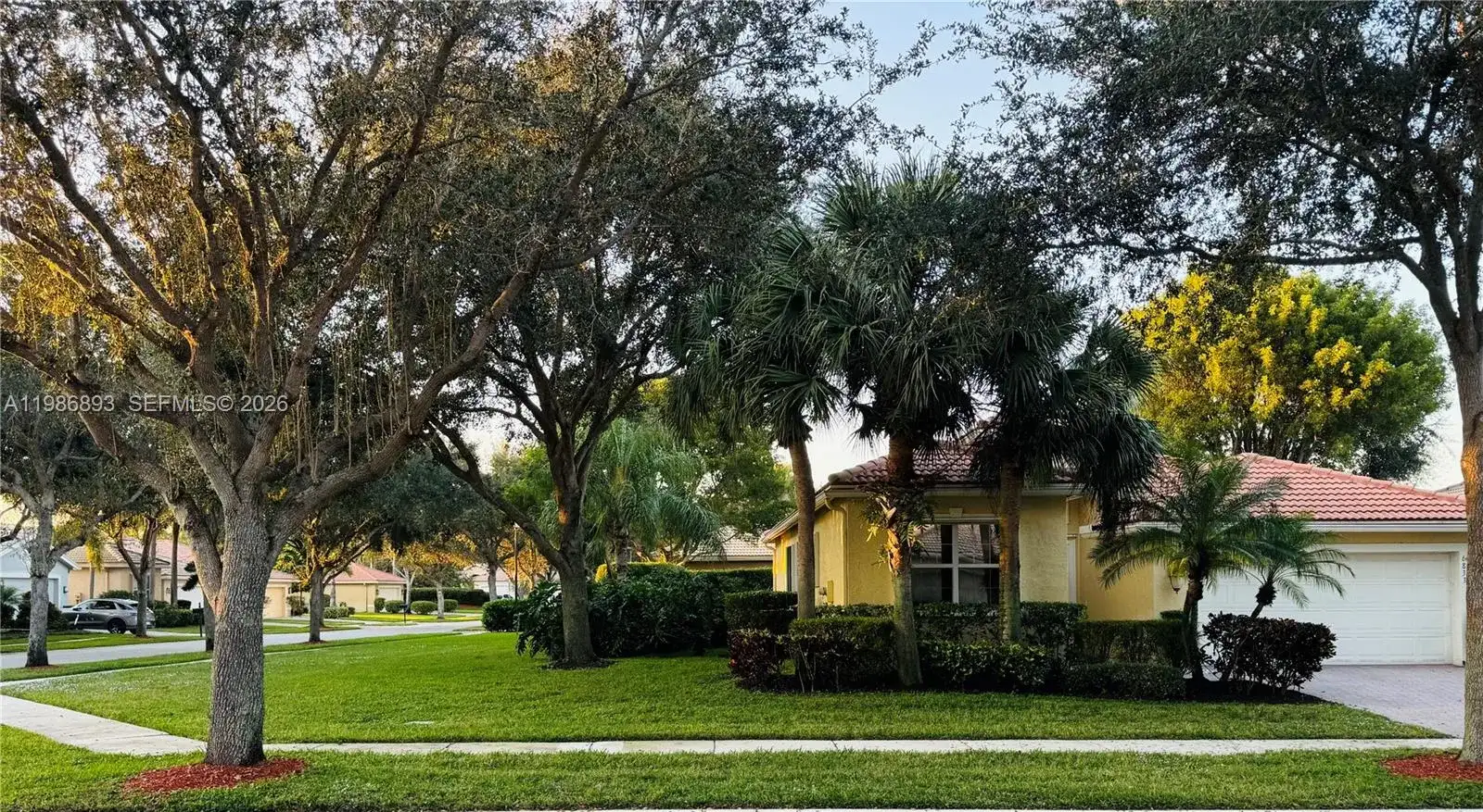 6833 Watertown Dr, Boynton Beach FL 33437 photo 2