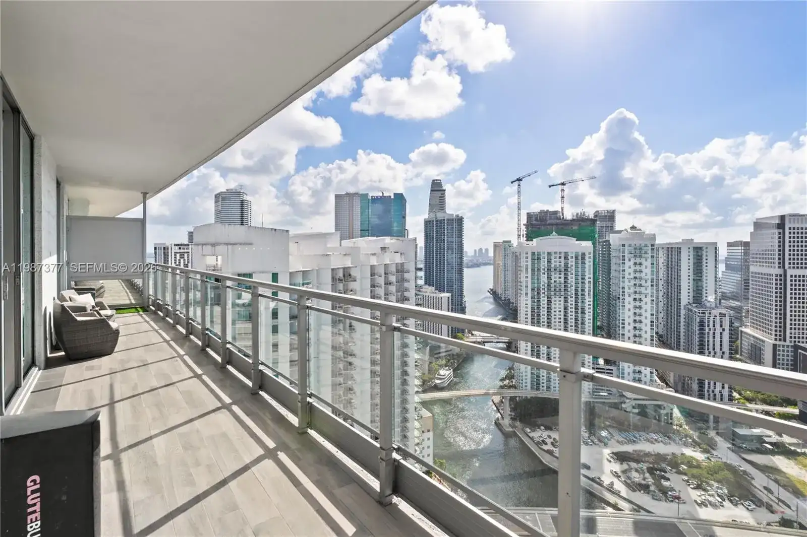90 SW 3rd St # 4301, Miami FL 33130 photo 2