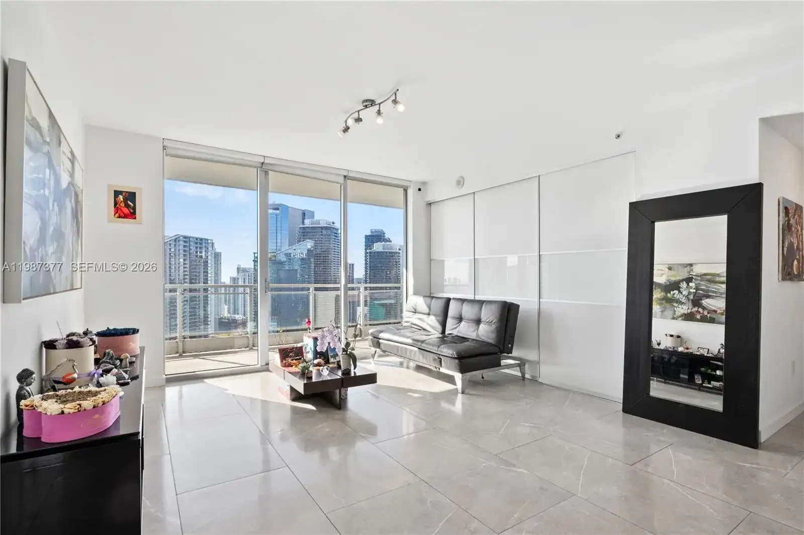 90 SW 3rd St # 4301, Miami FL 33130 photo 4