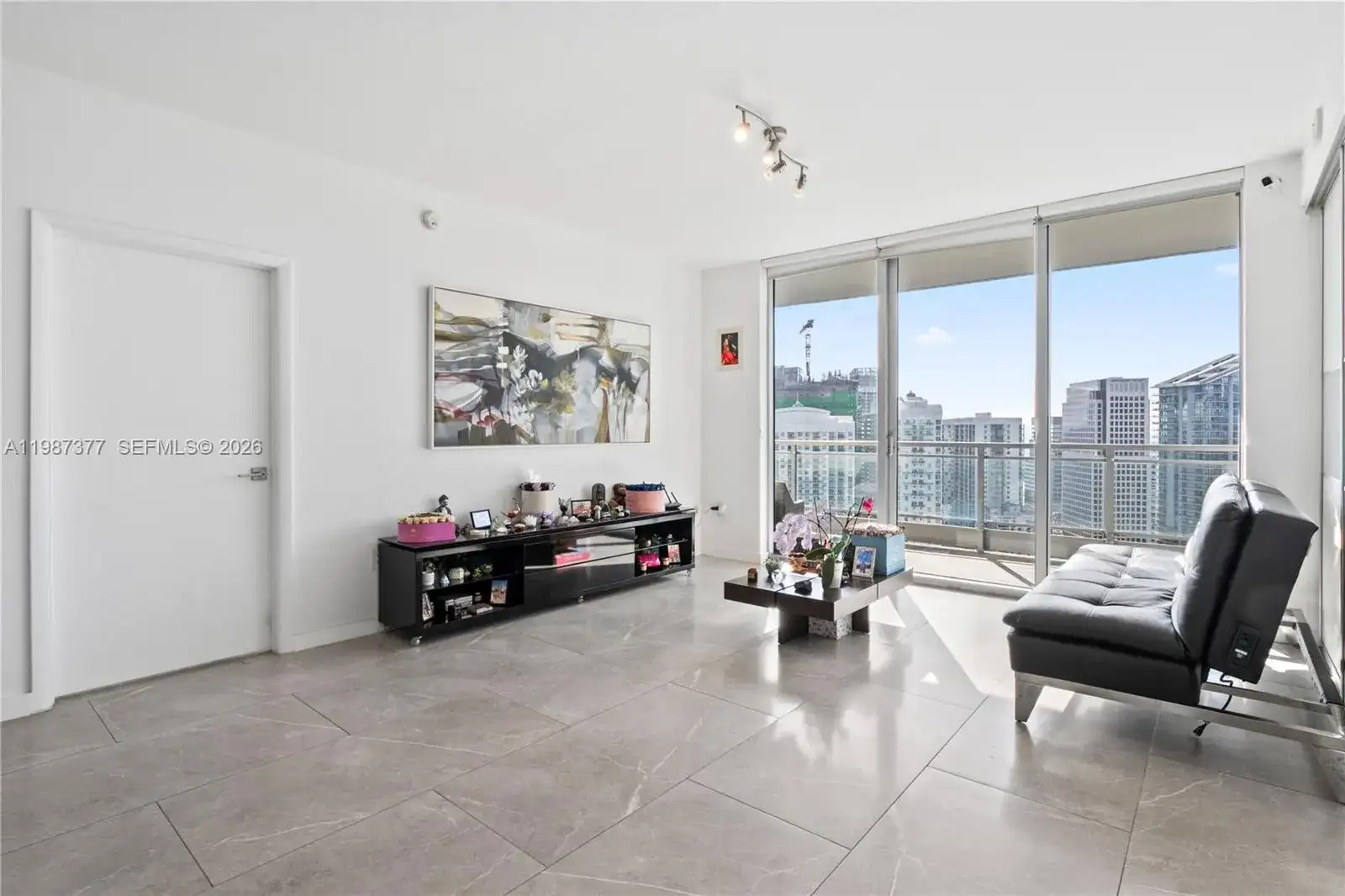 90 SW 3rd St # 4301, Miami FL 33130 photo 5