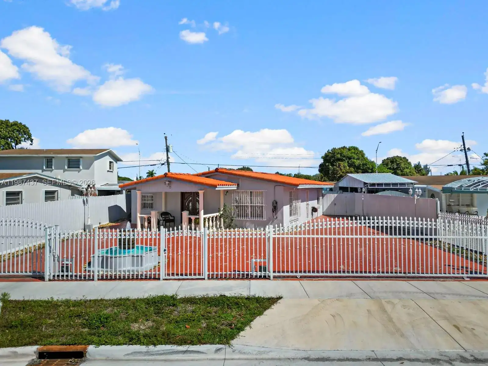 871 SE 5th Pl, Hialeah FL 33010 photo 2
