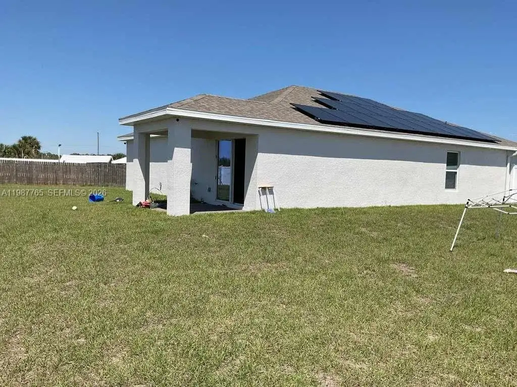 9013 Meadow Cir, La Belle FL 33935 photo 2