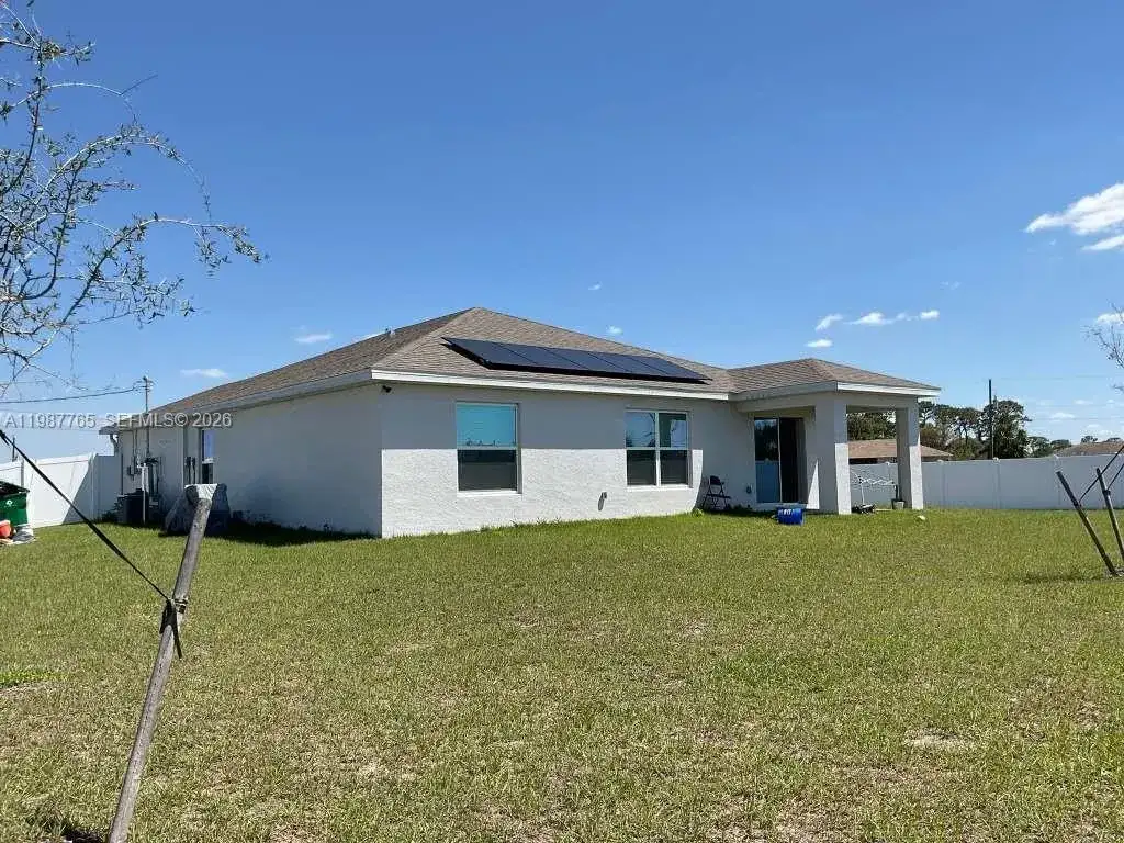 9013 Meadow Cir, La Belle FL 33935 photo 3