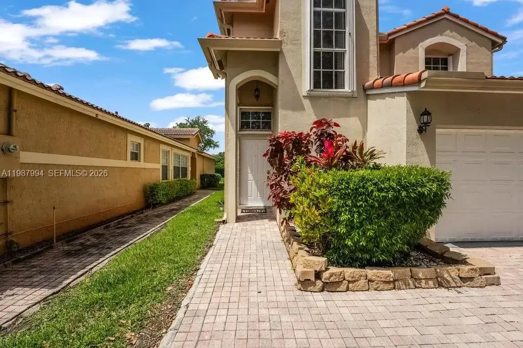 1282 NW 171st Ter, Pembroke Pines FL 33028 photo 4