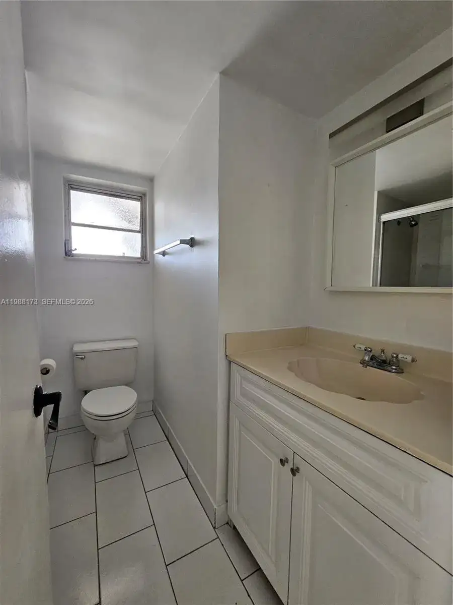 840 NW 87th Ave # 406, Miami FL 33172 photo 3