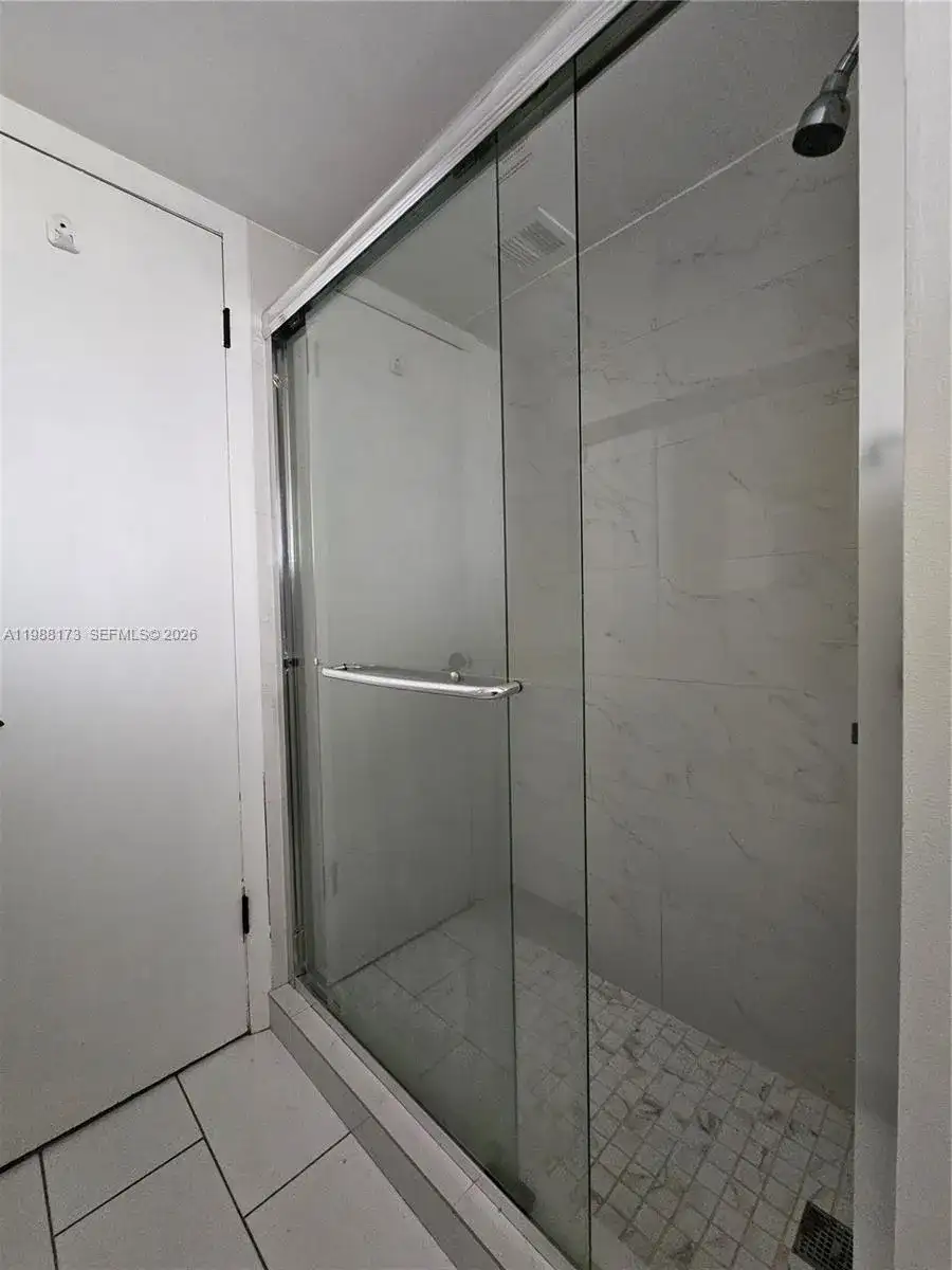 840 NW 87th Ave # 406, Miami FL 33172 photo 4