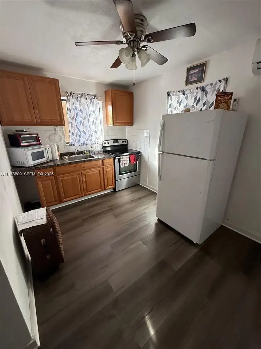 551-553 NE 133rd St, North Miami FL 33161 photo 5