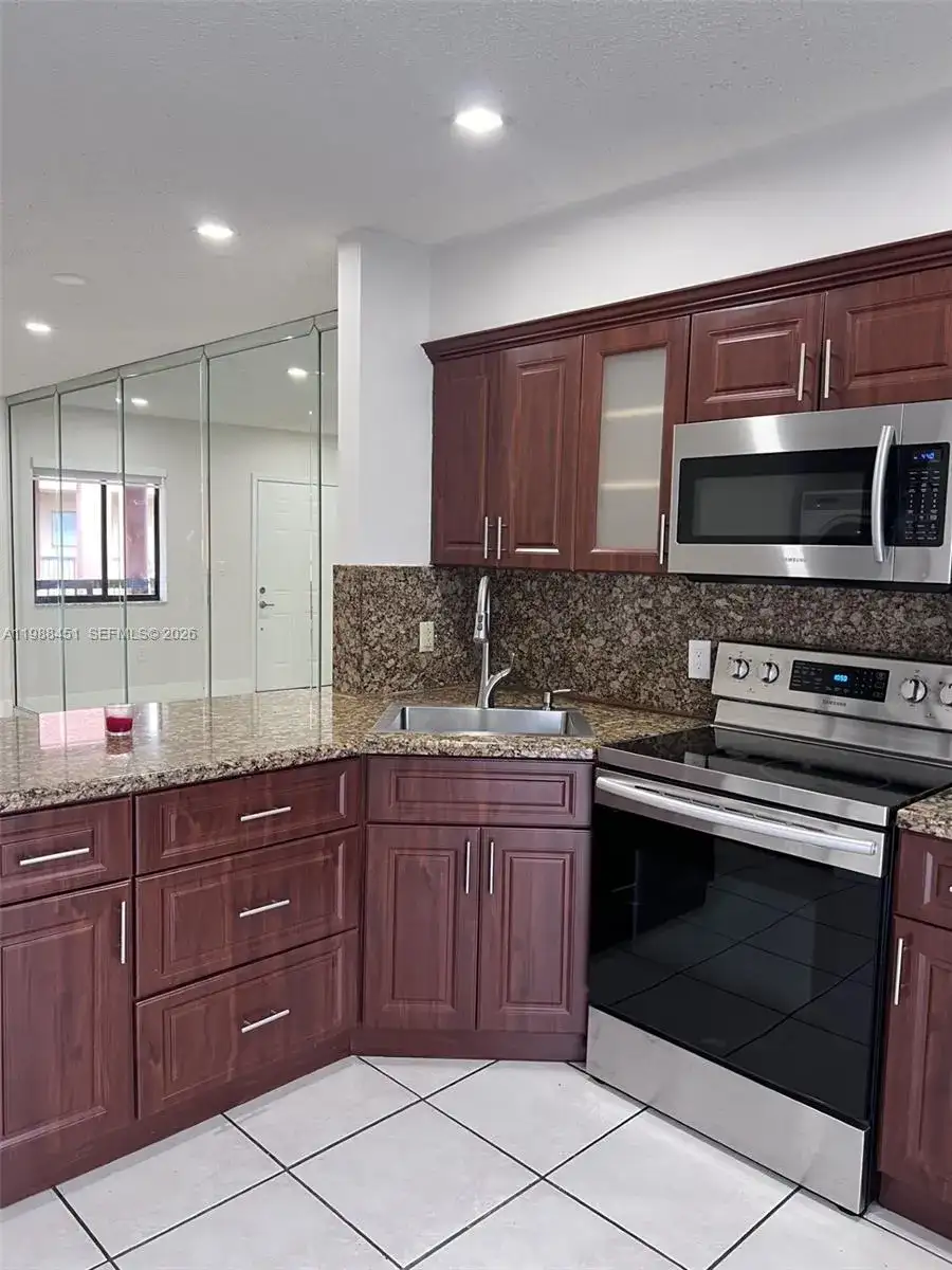 5480 W 21st Ct # 404, Hialeah FL 33016 photo 2