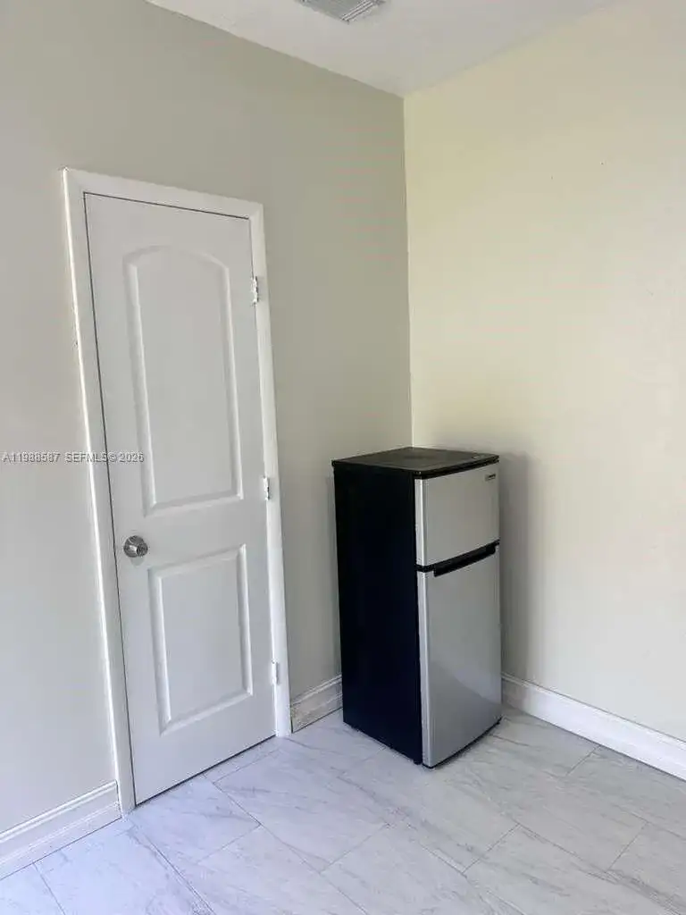 14321 NE 4th Ave # A, Miami FL 33161 photo 4