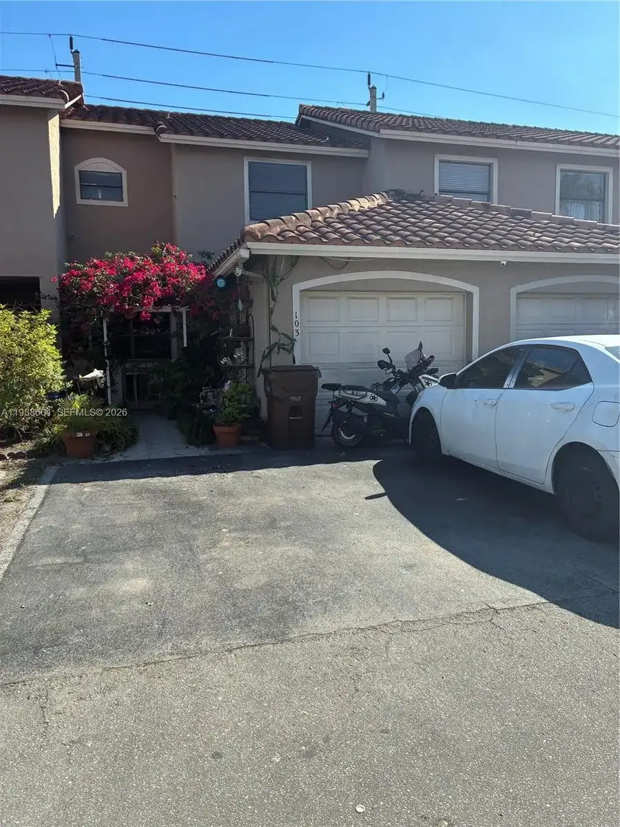 2530 W 60th Pl # 17, Hialeah FL 33016 photo 2