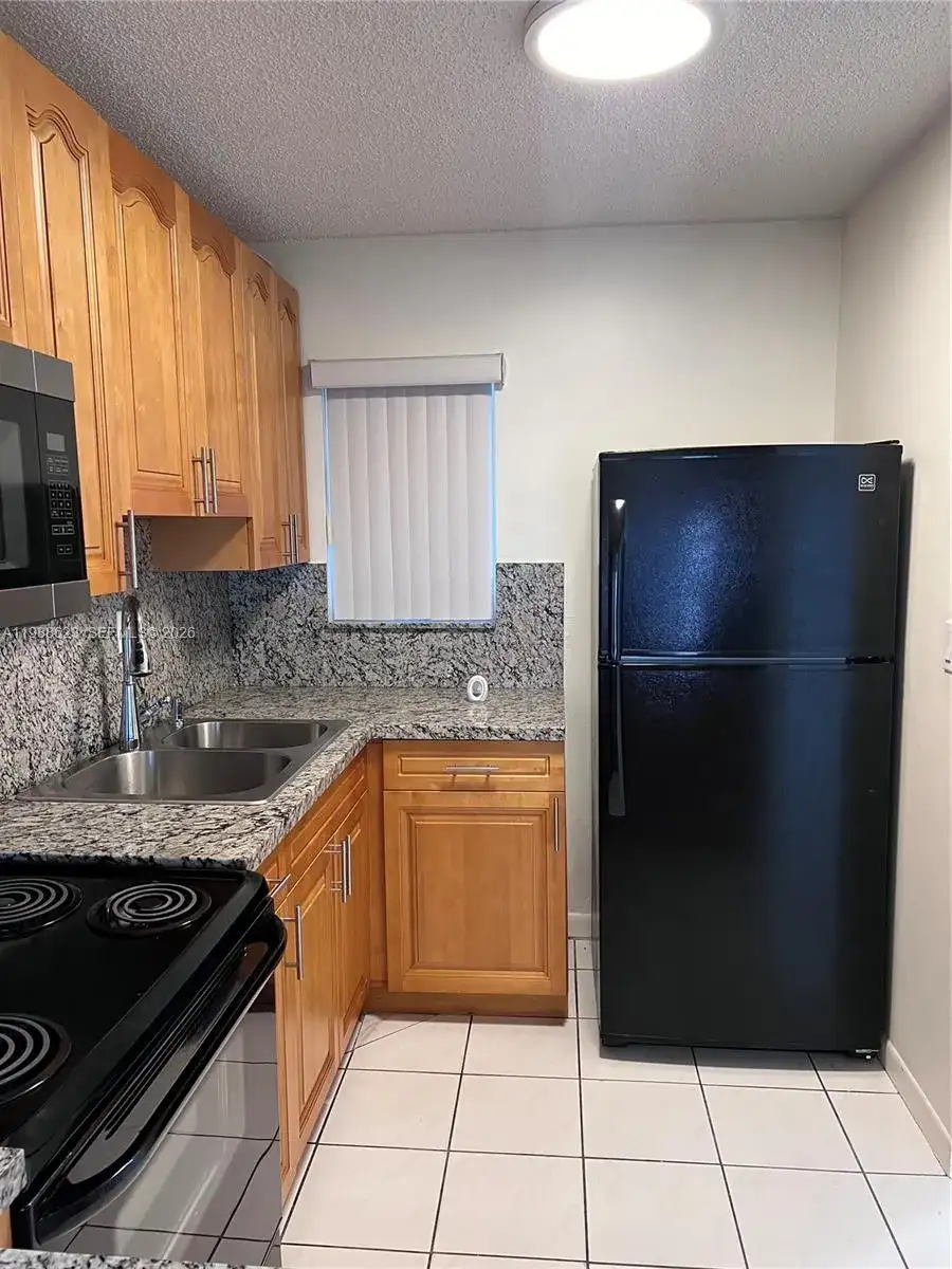 2750 W 76th St # 208, Hialeah FL 33016 photo 2