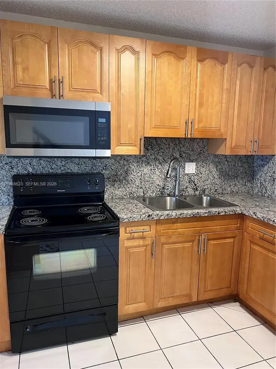 2750 W 76th St # 208, Hialeah FL 33016 photo 3