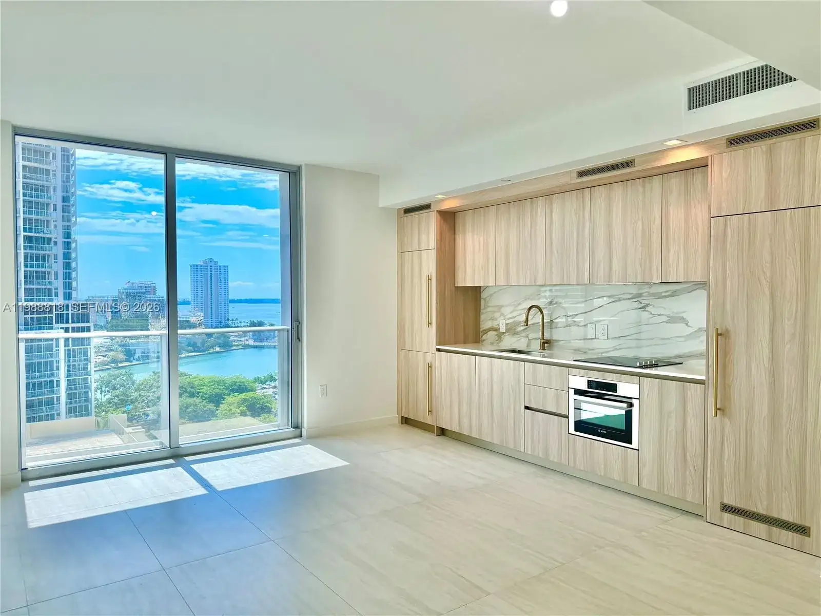 77 SE 5th St # 1615, Miami FL 33131 photo 2