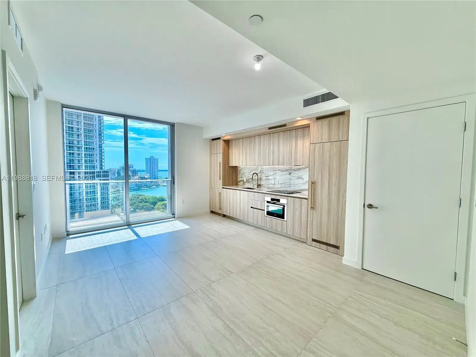 77 SE 5th St # 1615, Miami FL 33131 photo 3