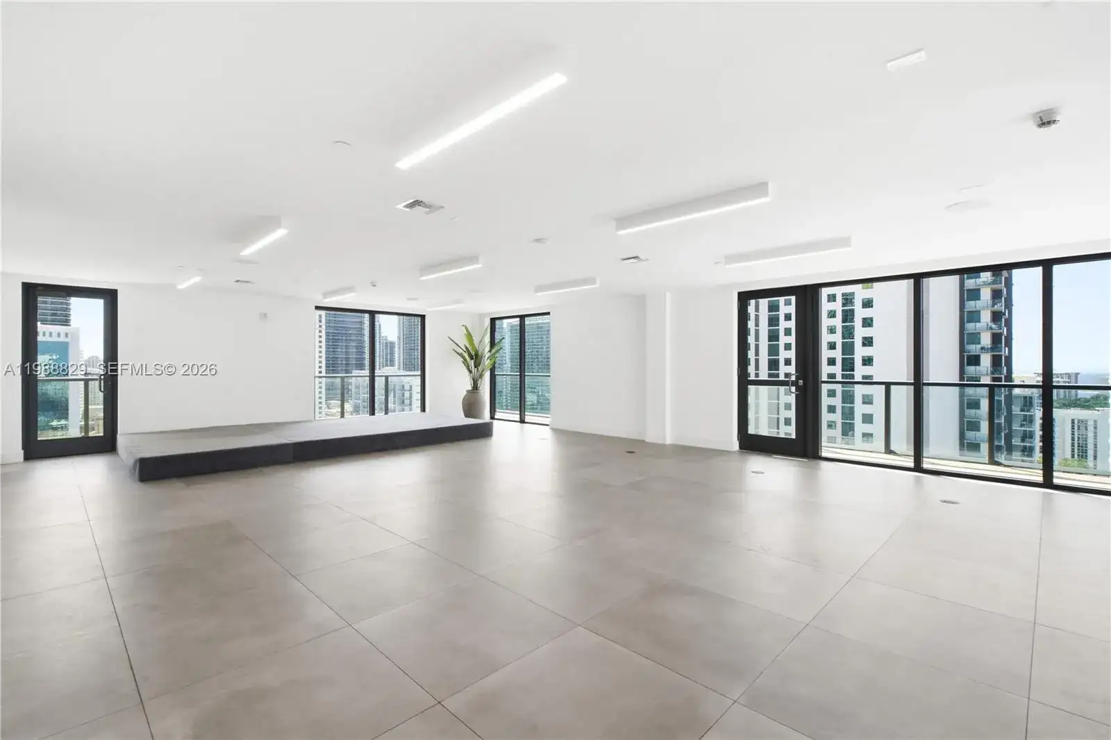 239 SW 9th St # 2401, Miami FL 33130 photo 3