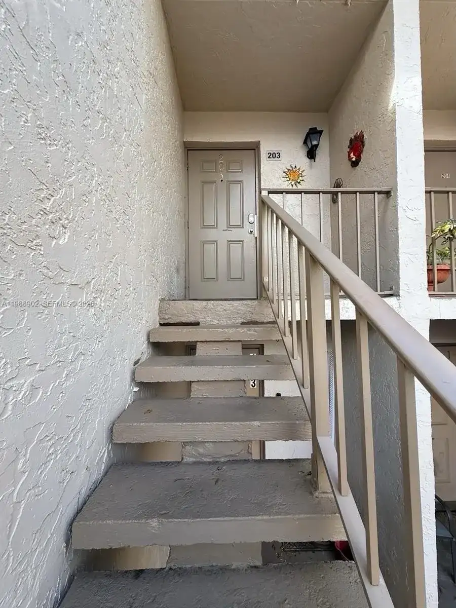 1040 NW 80th Ave # 203, Margate FL 33063 photo 2