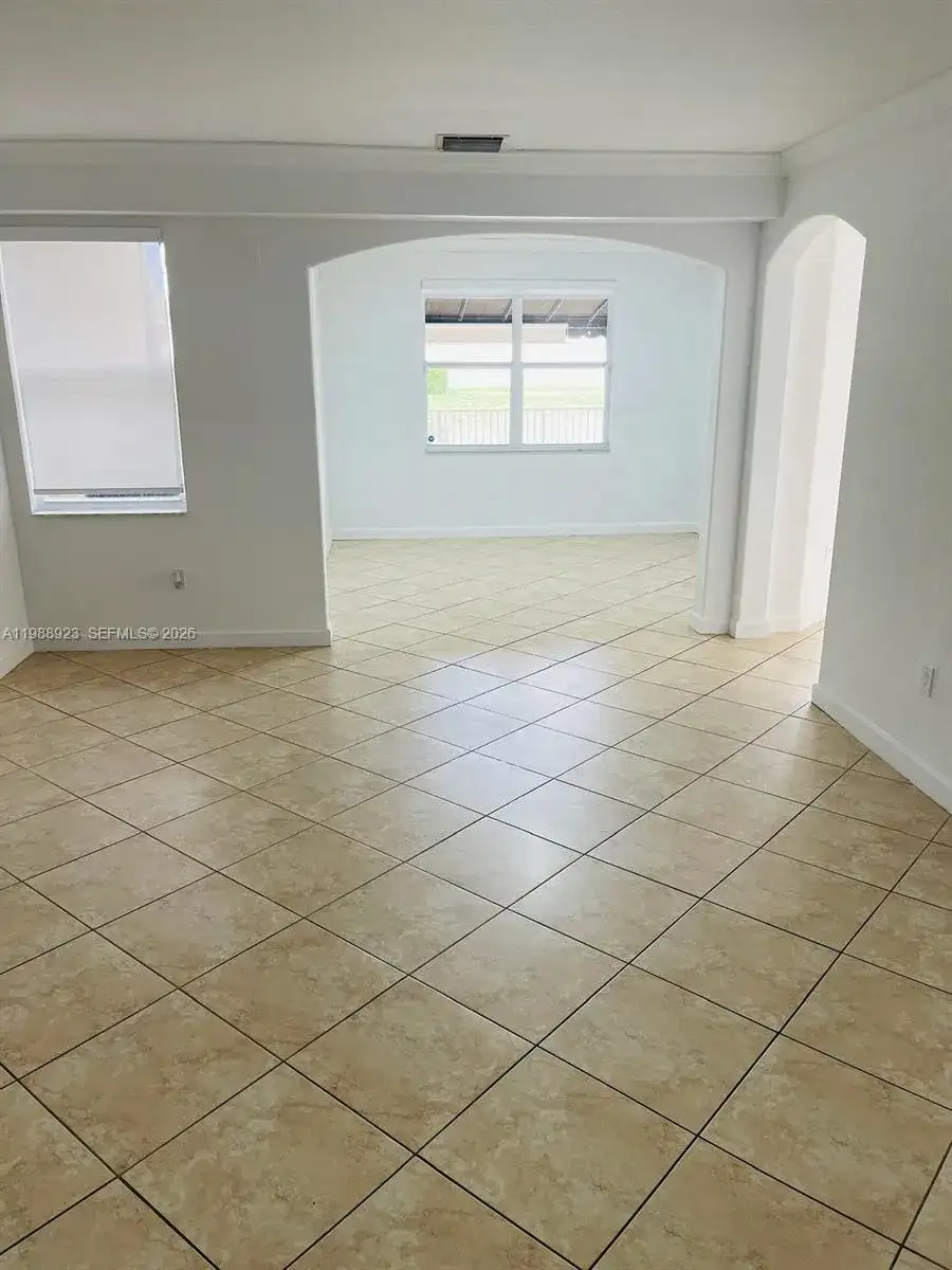 8666 NW 109th Ct # 8666, Doral FL 33178 photo 4