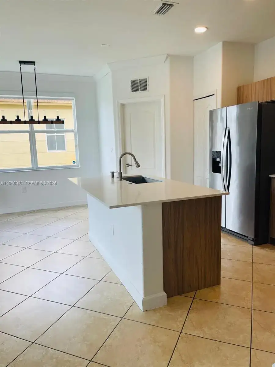 8666 NW 109th Ct # 8666, Doral FL 33178 photo 5