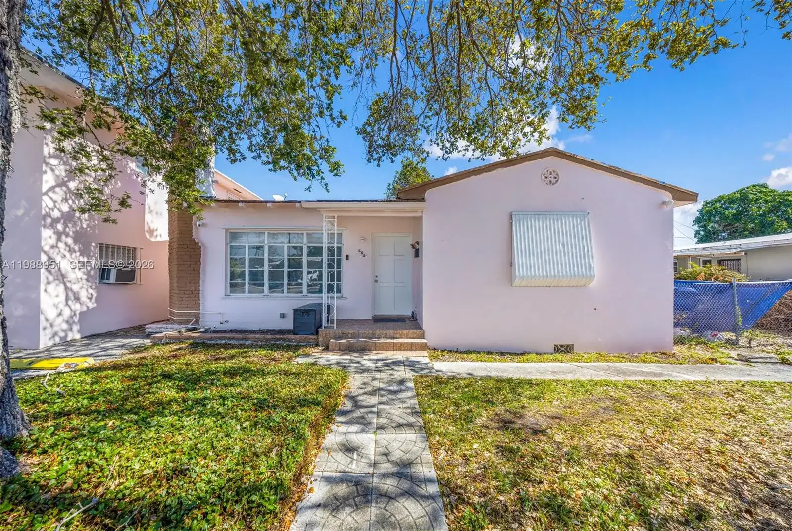 605 NW 34th Ave, Miami FL 33125 photo 2