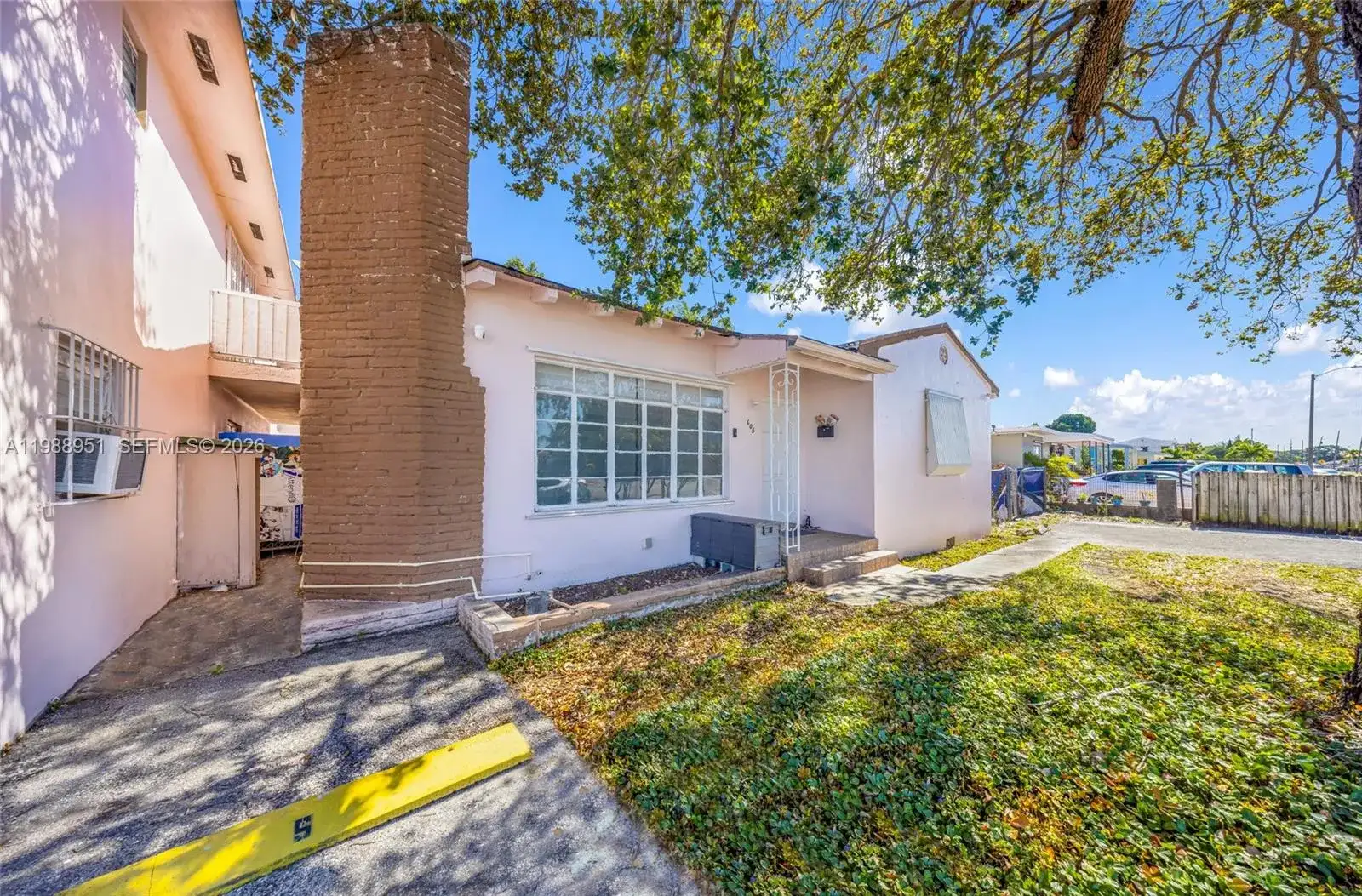 605 NW 34th Ave, Miami FL 33125 photo 3