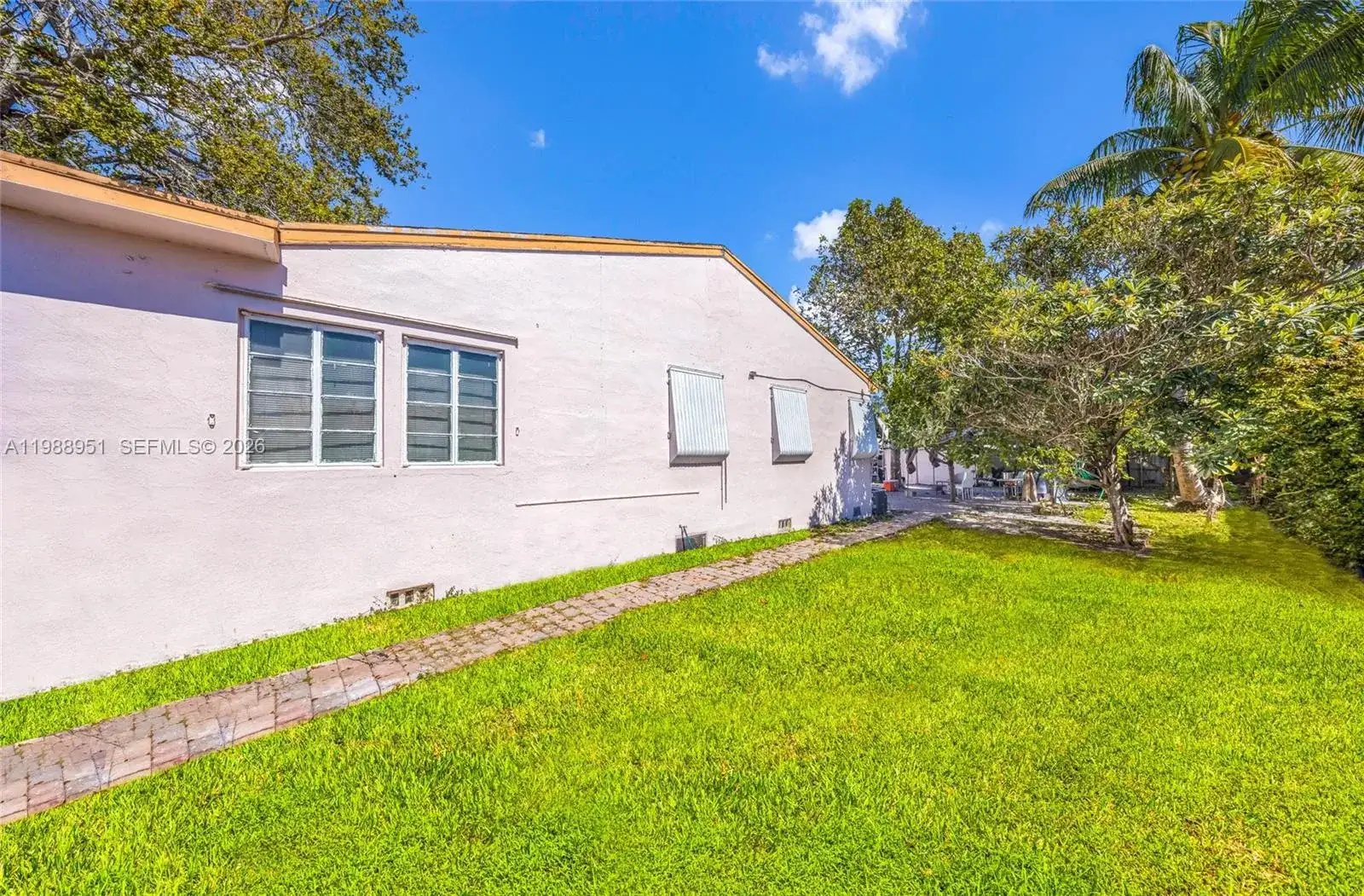605 NW 34th Ave, Miami FL 33125 photo 4