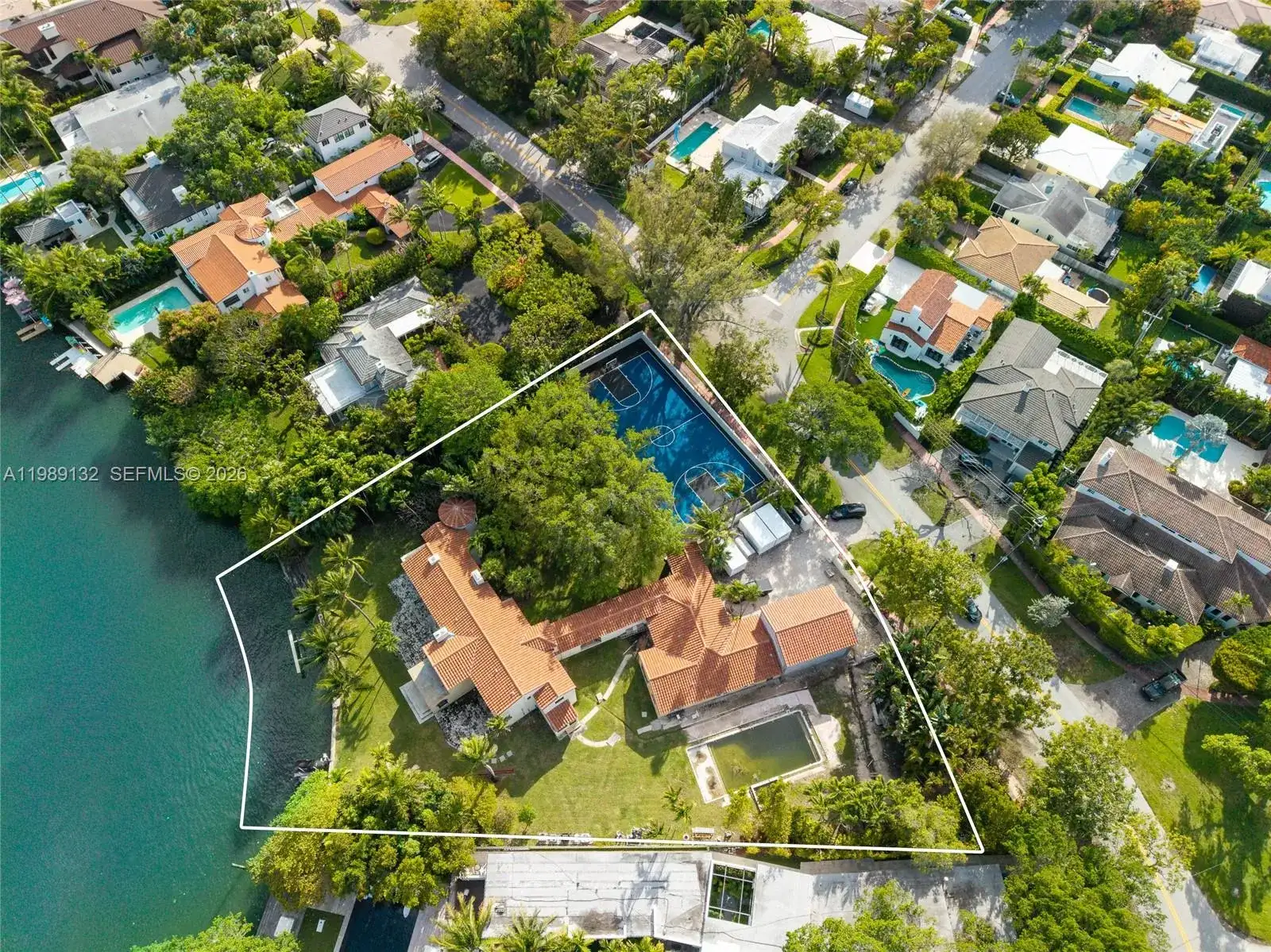 5005 Lakeview Dr, Miami Beach FL 33140 photo 2