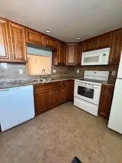 421 NE 14th Ave # 401, Hallandale Beach FL 33009 photo 2