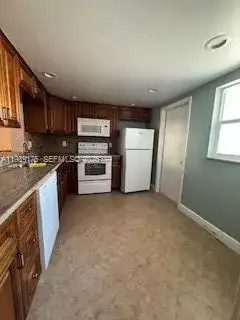 421 NE 14th Ave # 401, Hallandale Beach FL 33009 photo 3