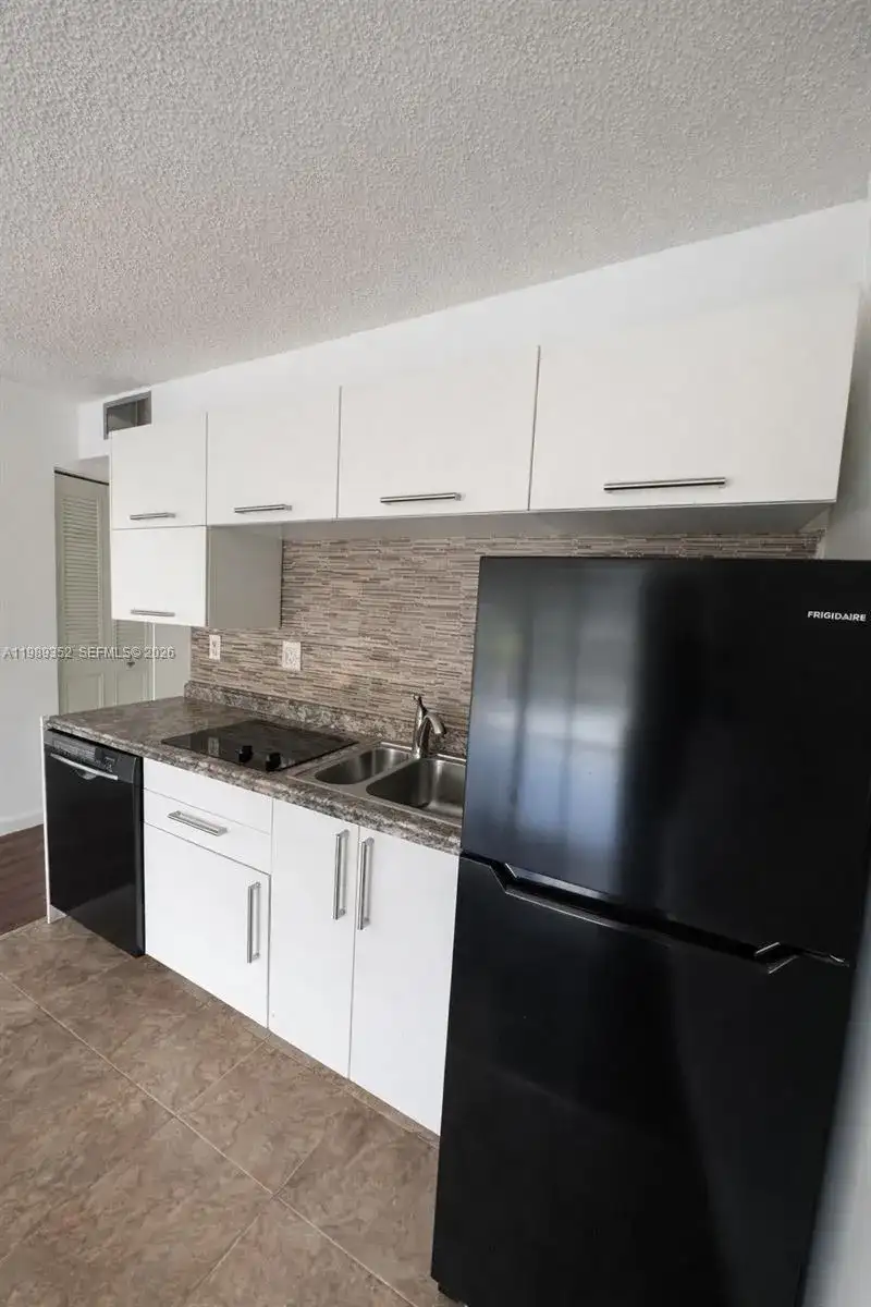 9330 Lagoon Pl # 201, Davie FL 33324 photo 5