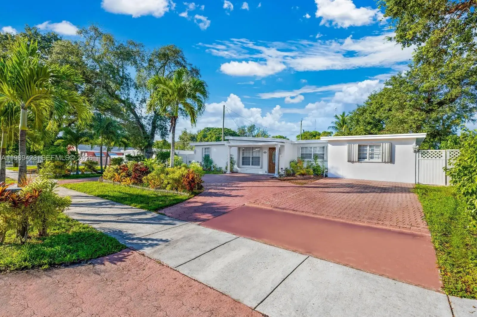 38 Miami Gardens Rd, West Park FL 33023 photo 2
