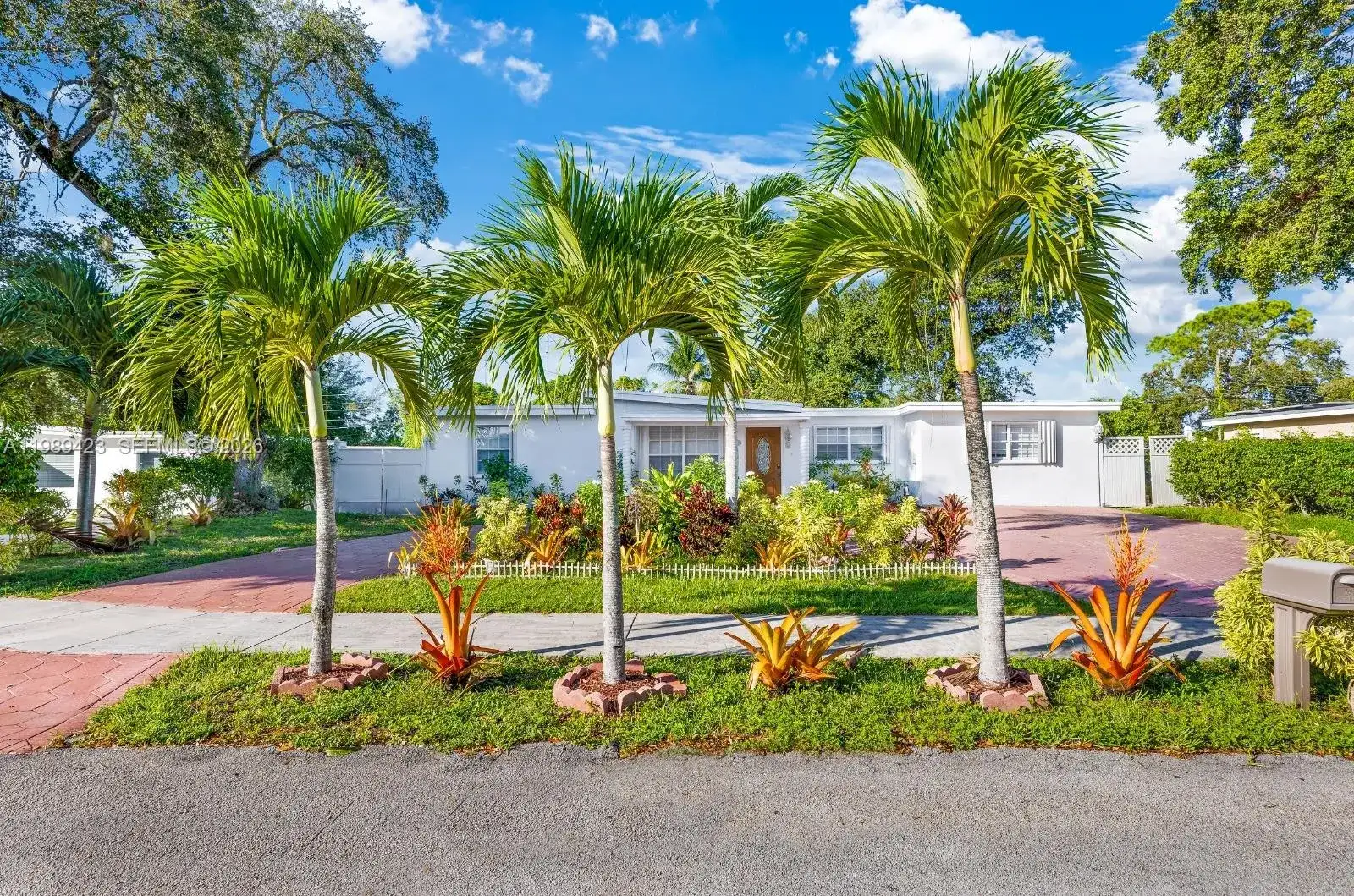 38 Miami Gardens Rd, West Park FL 33023 photo 3