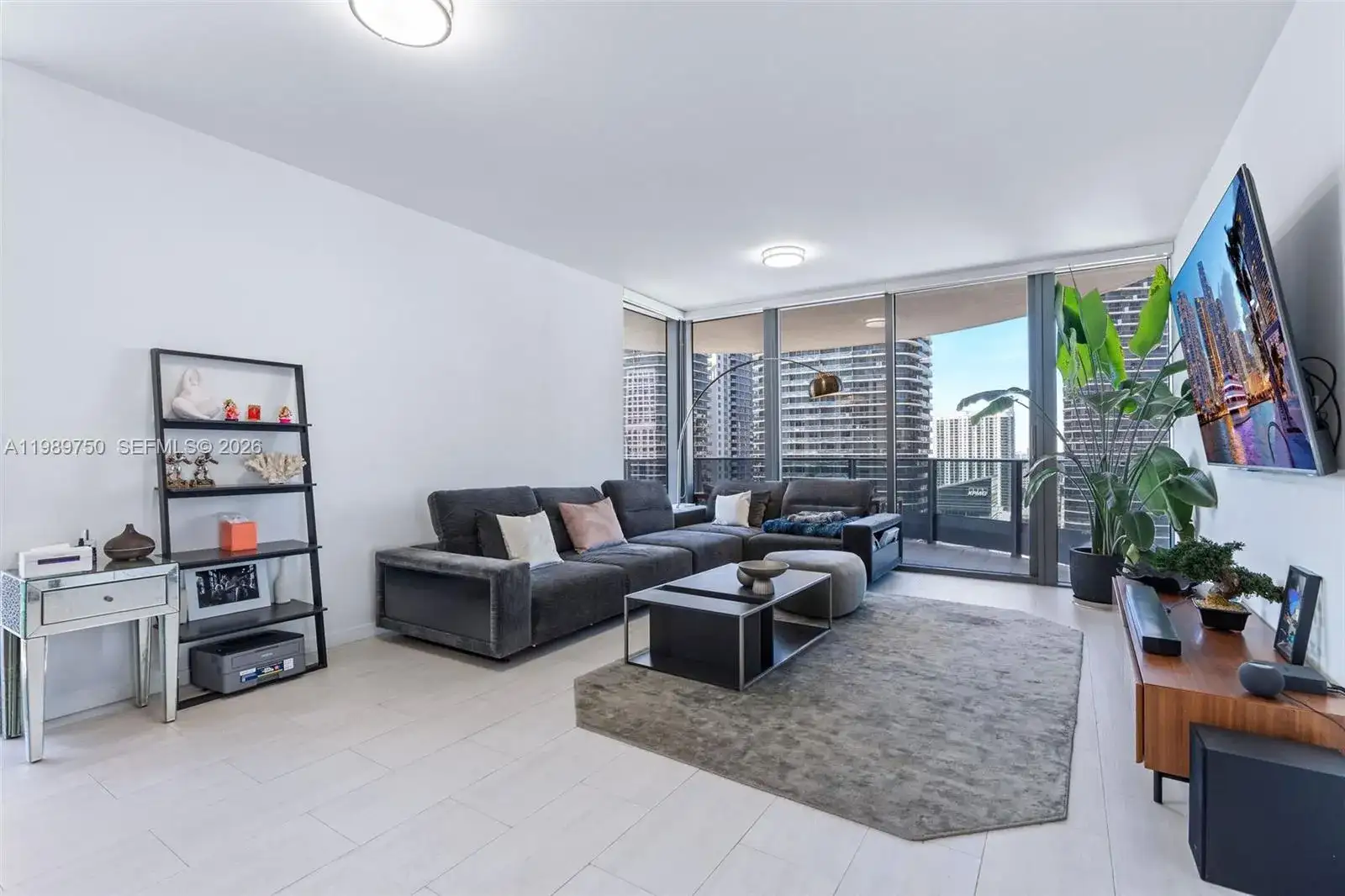 1000 Brickell Plz # 2812, Miami FL 33131 photo 3