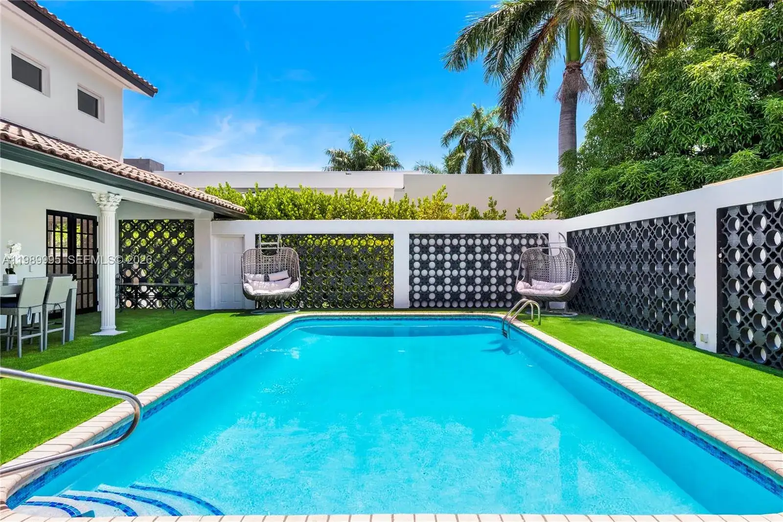 472 Sunset Dr, Hallandale Beach FL 33009 photo 5
