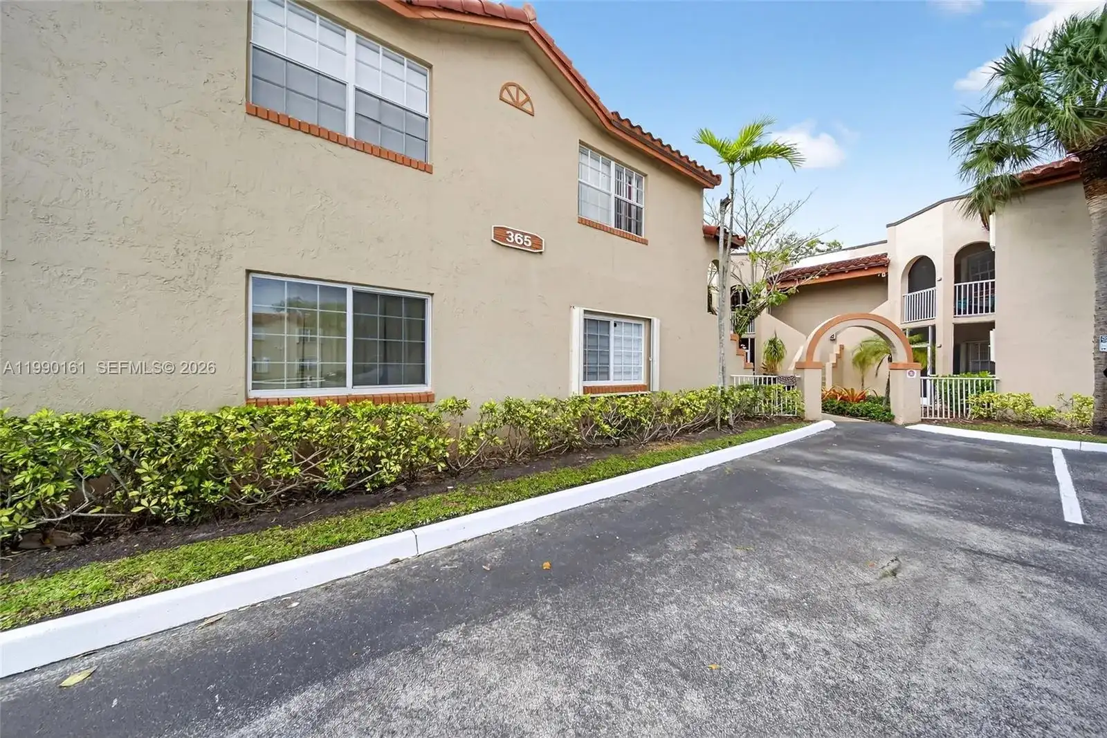365 SW 86th Ave # 201, Pembroke Pines FL 33025 photo 2