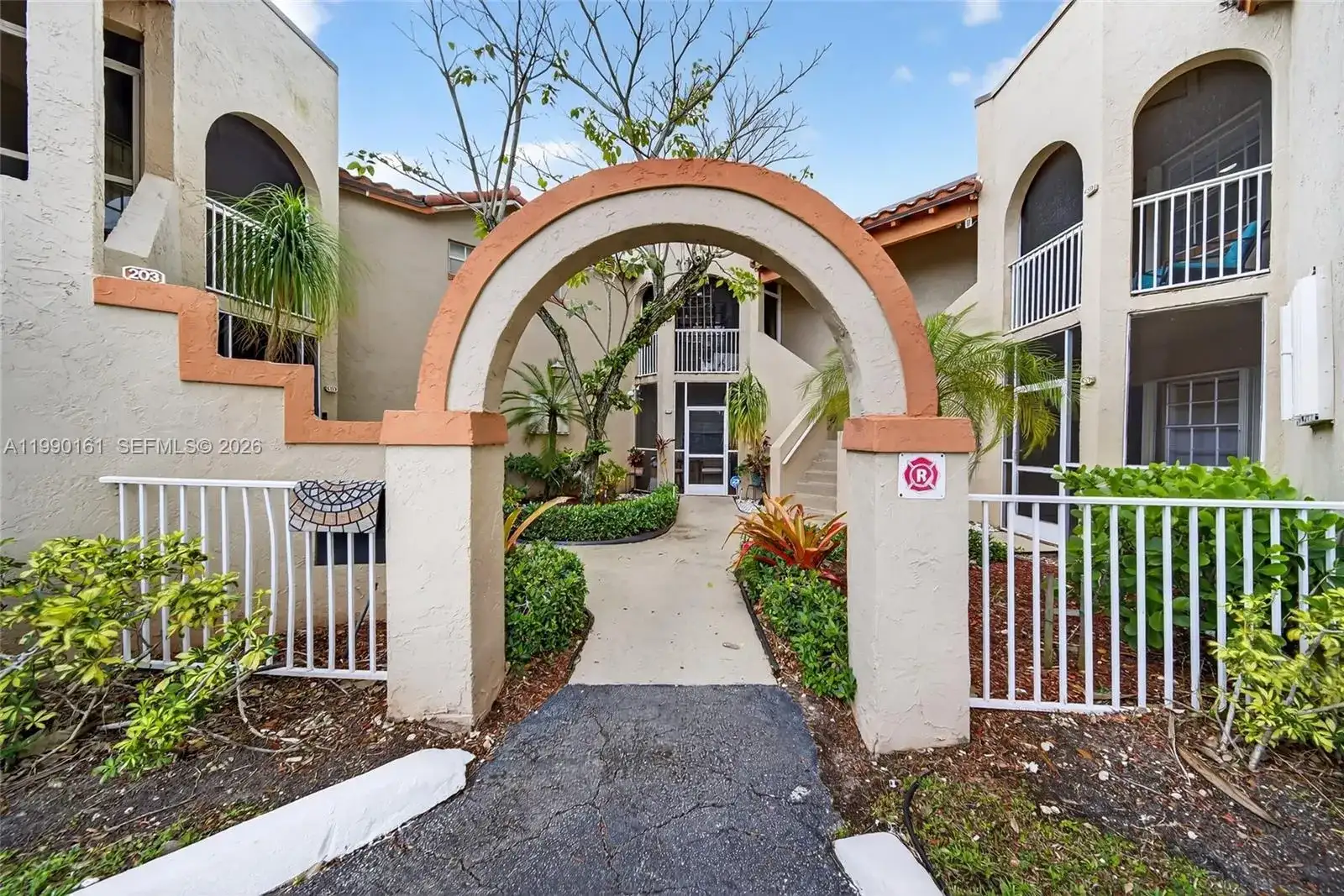 365 SW 86th Ave # 201, Pembroke Pines FL 33025 photo 4