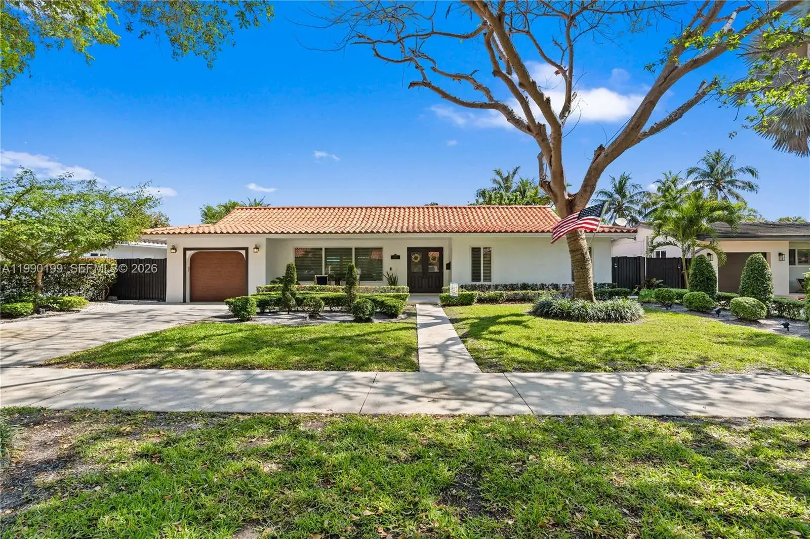 7327 Sabal Dr, Miami Lakes FL 33014 photo 2