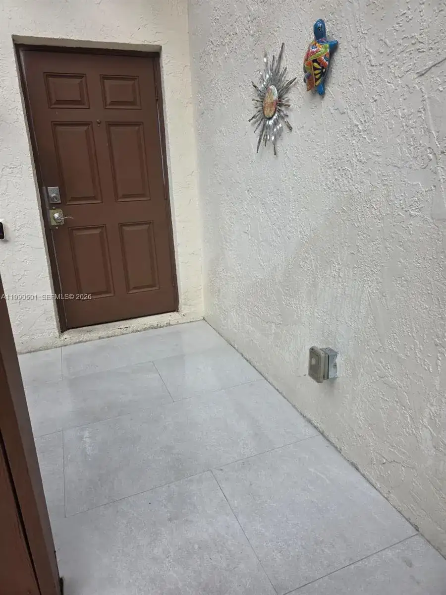 893 SW 120th Way, Davie FL 33325 photo 3